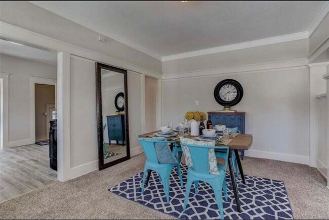 Building Photo - Newly Renovated 3 bed, 1 bath Duplex in Gr...