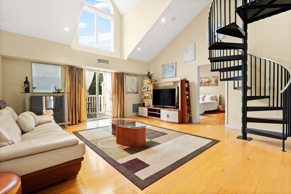 Foto principal - 357 Beach St