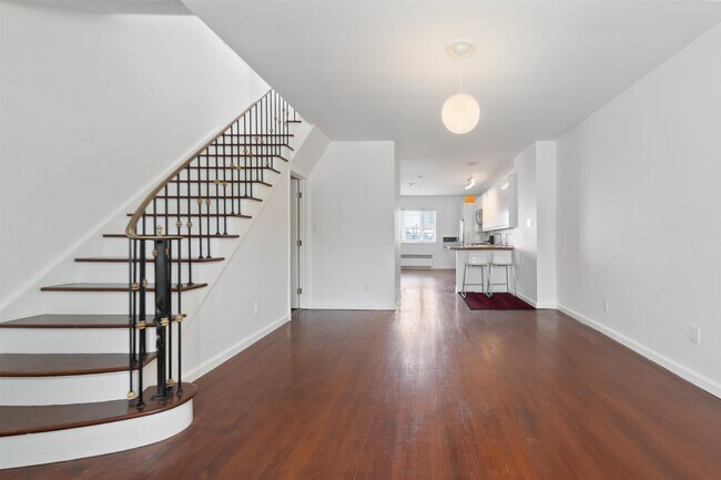 Building Photo - 822 Palisade Ave