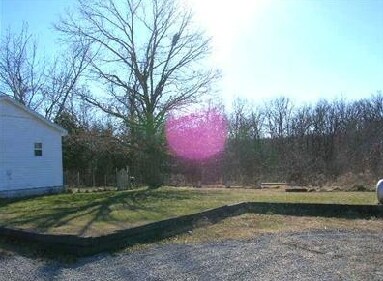 Building Photo - 909-913 Niangua Rd