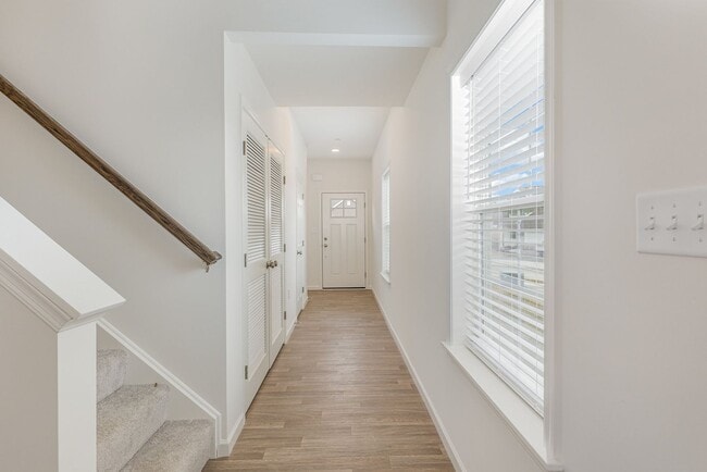 Building Photo - Welcome to this charming 3 bedroom, 2.5 ba...