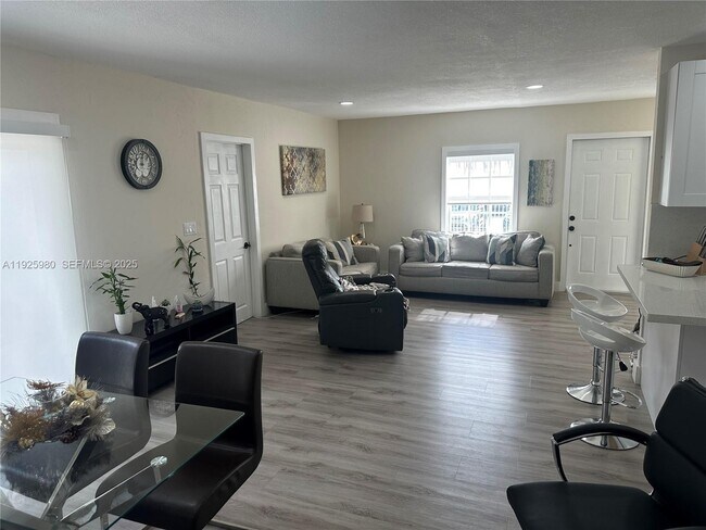 Foto del edificio - 659 E 19th St