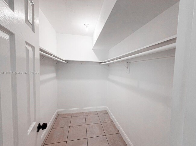 Foto del edificio - 7917 SW 104th St