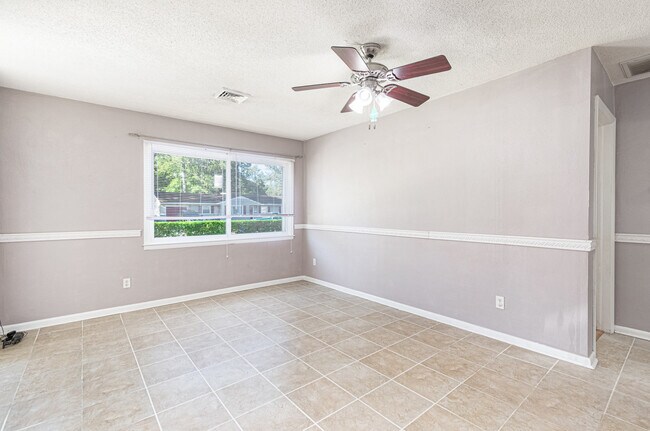 Building Photo - 3300 Woodsman Ln