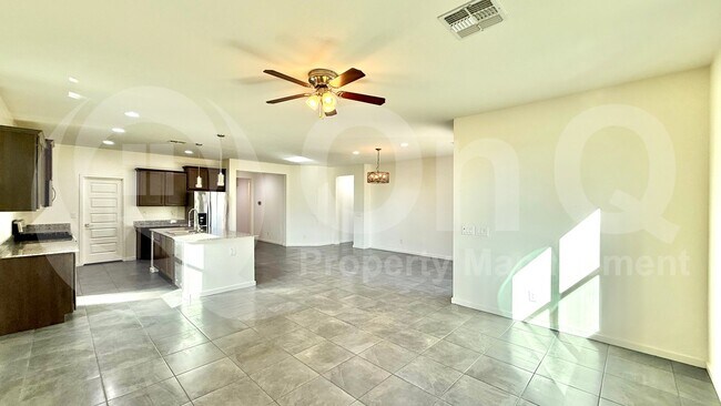 Building Photo - 625 W Panola Dr