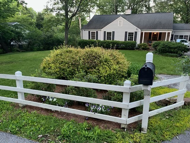 Foto del edificio - 1403 Cinderella Rd