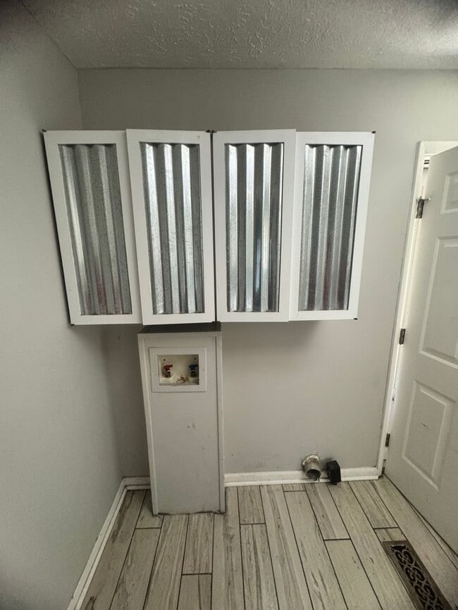 Building Photo - 3 Bed/1 Bath House