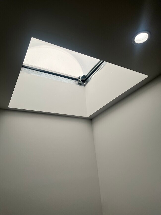 Foto del edificio - 214 1/2 W 29th St