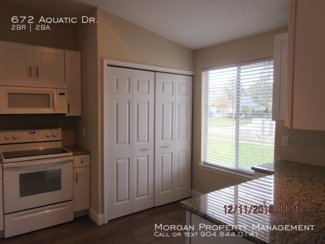 Foto del edificio - 672 Aquatic Dr