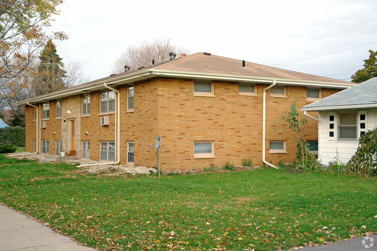 Primary Photo - 1485 Ivy Ave E