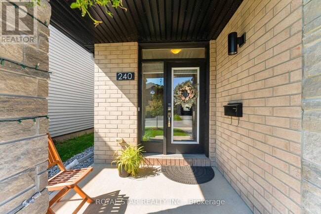 Building Photo - 240 Dagenham St