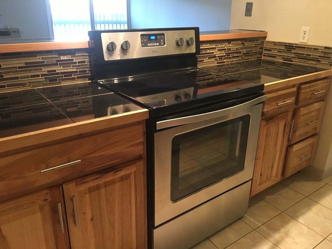 Kitchen counters - 2707 Valmont Rd