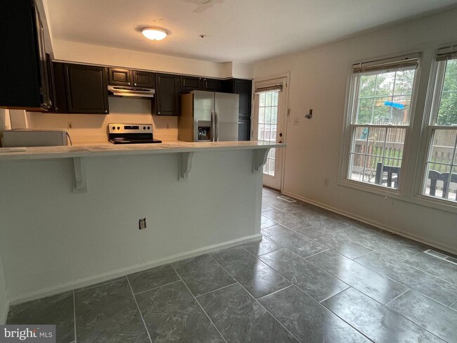 Building Photo - 6452 Selby Ct