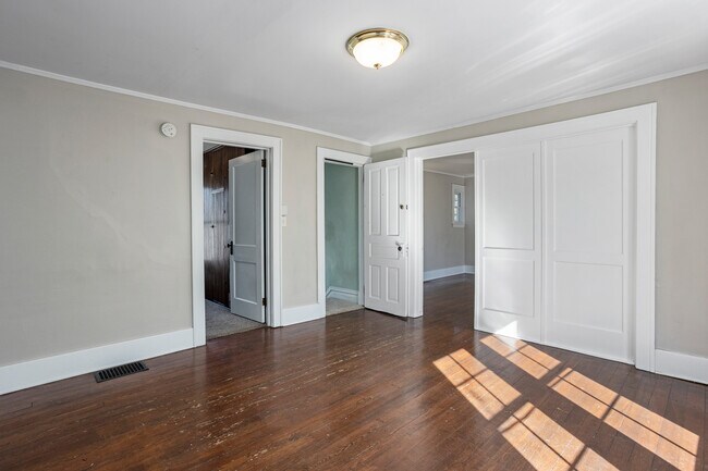 Foto del edificio - 647 Fairview Ave NE