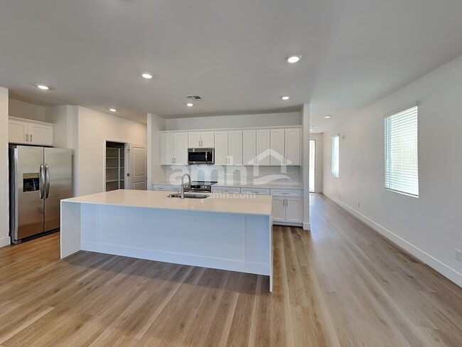 Building Photo - 8182 Winterfell Peak Ave