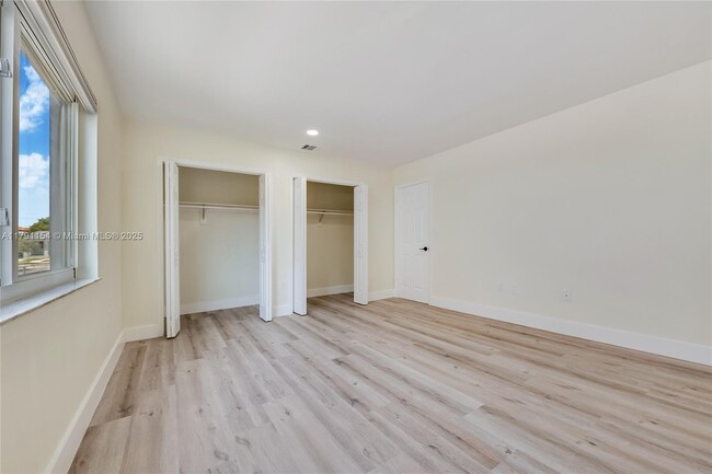 Foto del edificio - 2942 SW 25th St