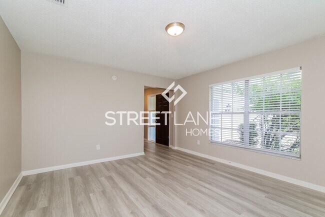 Foto del edificio - REDUCED! - NOW OFFERING $250 OFF FIRST FUL...