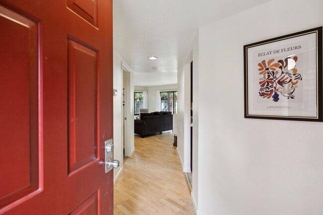 Building Photo - Beautiful Ground-Floor 2BR Condo on Stanfo...