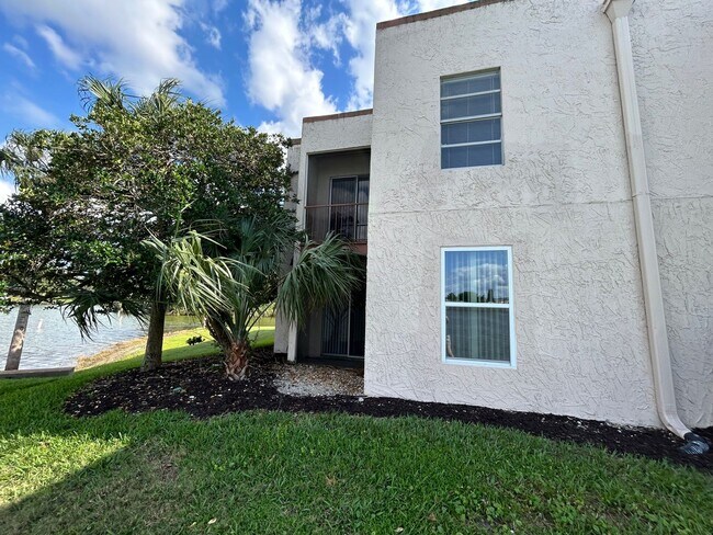 Foto del edificio - Available Mid April - Lovely 2/2 in in Alt...