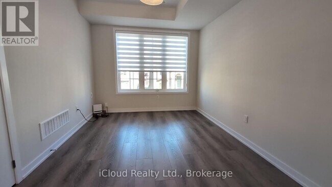 Building Photo - 1346 Kobzar Dr