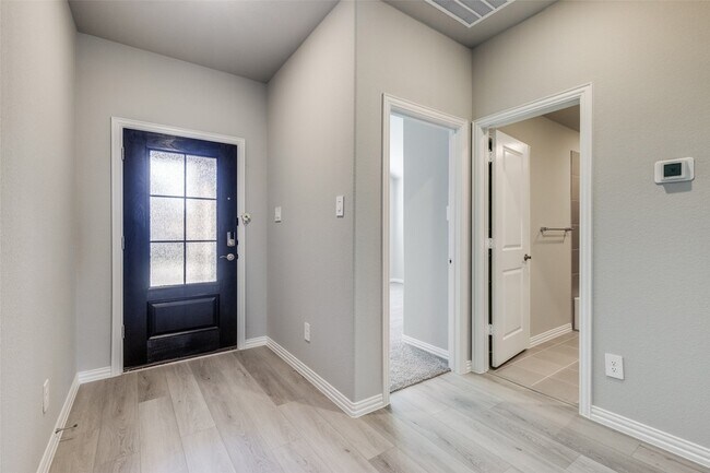 Foto del edificio - 5209 Meditation Dr