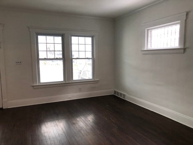 Building Photo - 14623 Clifton Blvd