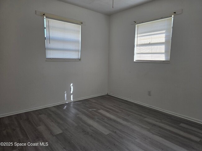 Foto del edificio - 747 E University Blvd