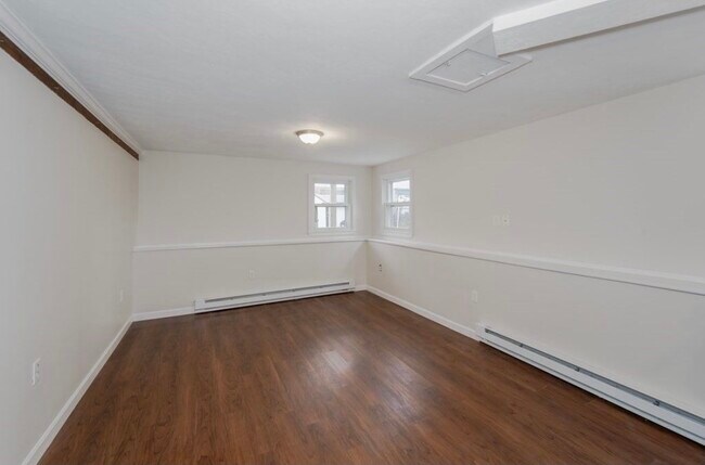 Building Photo - 41 Somerset Ave