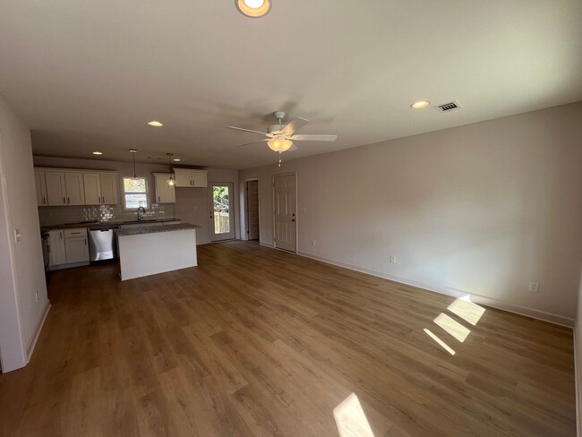 Building Photo - Newly Built 3 Bedroom 2 Bathroom Home in E...