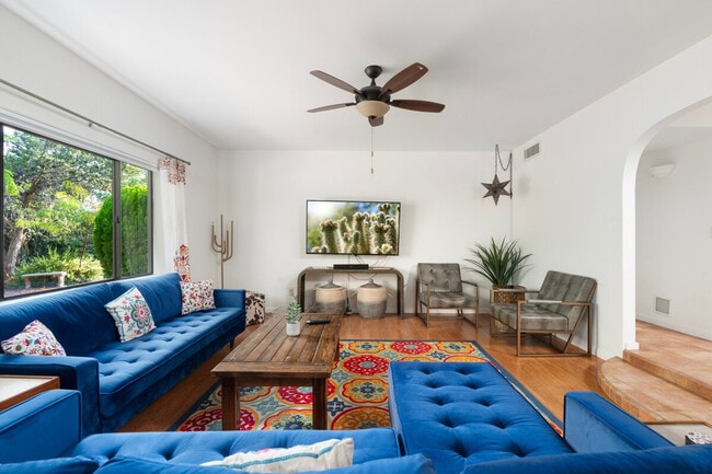 Building Photo - 228 Caballo Dr