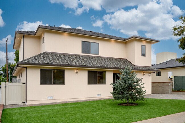 Building Photo - 3029 N Frederic St
