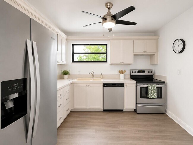 Foto del edificio - 4800 Bayview Dr