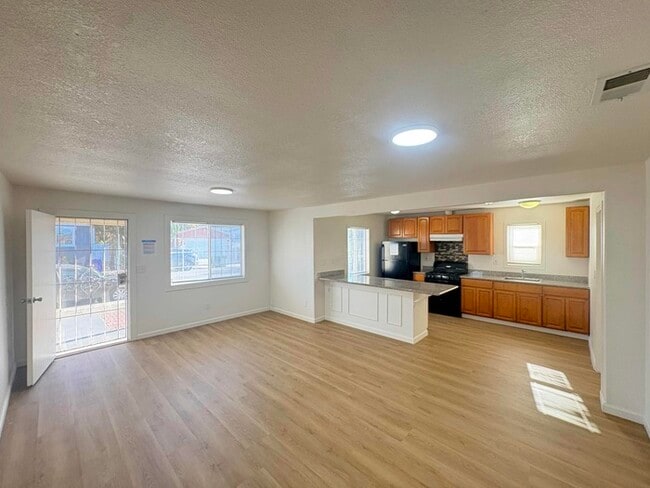 Foto del edificio - 1337 California Ave