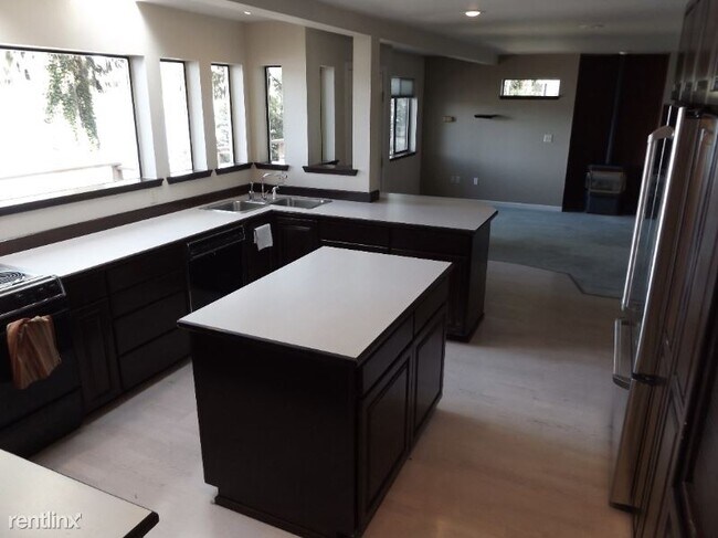 Foto del edificio - 4 br, 2 bath House - 1228 NW Drift Ln
