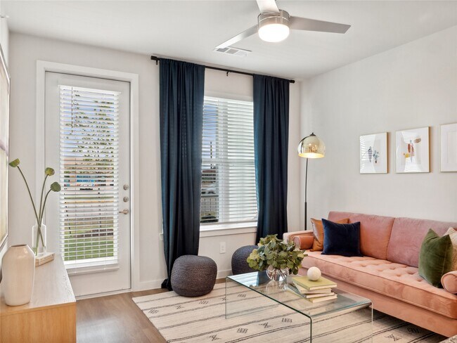 Foto del edificio - 23100 Clay Rd