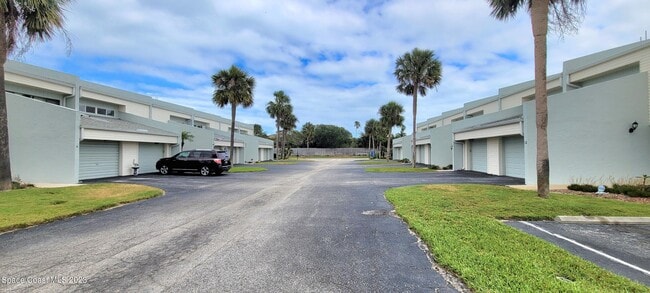 Building Photo - 810 Poinsetta Dr