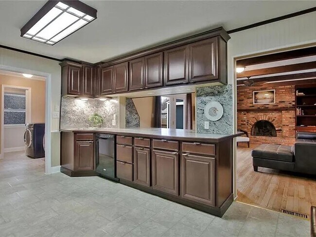 Foto del edificio - Gorgeous 3 Bedroom in Mission, KS! ~Coming...