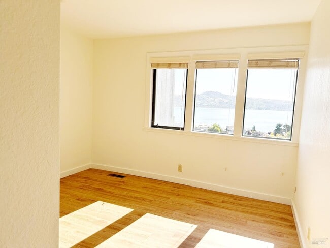 Building Photo - 172 Great Cir Dr