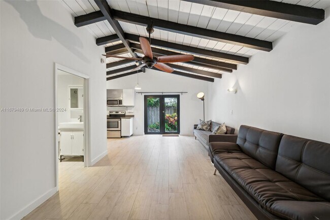 Foto del edificio - 439 NE 74th St