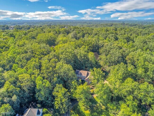 Building Photo - 5 br, 3 bath House - 9305 Delft Way