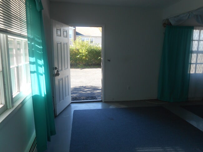 Building Photo - 202 Burr Rd