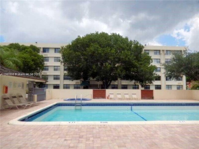 Foto del edificio - 2501 Riverside Dr