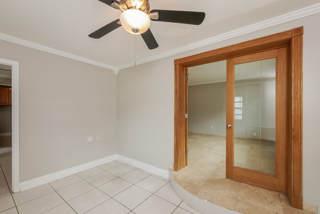 Building Photo - 5809 Buchanan St