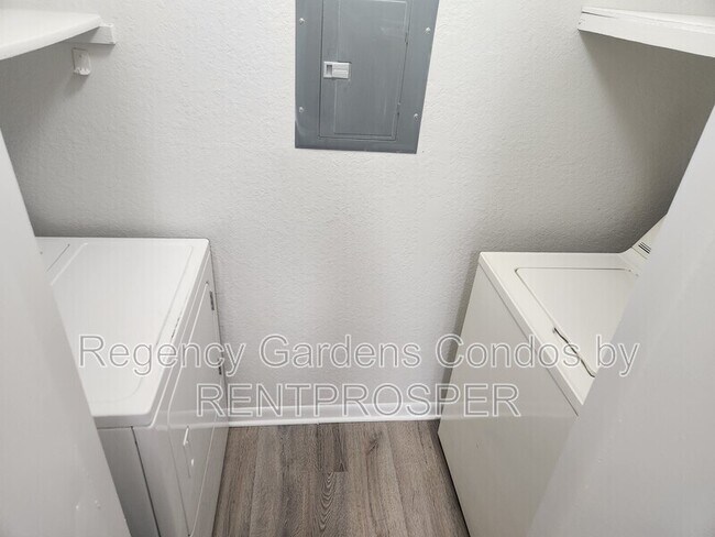 Foto del edificio - 5501 Rosebriar Way