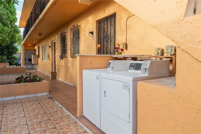 Foto del edificio - 1250 SW 4th St