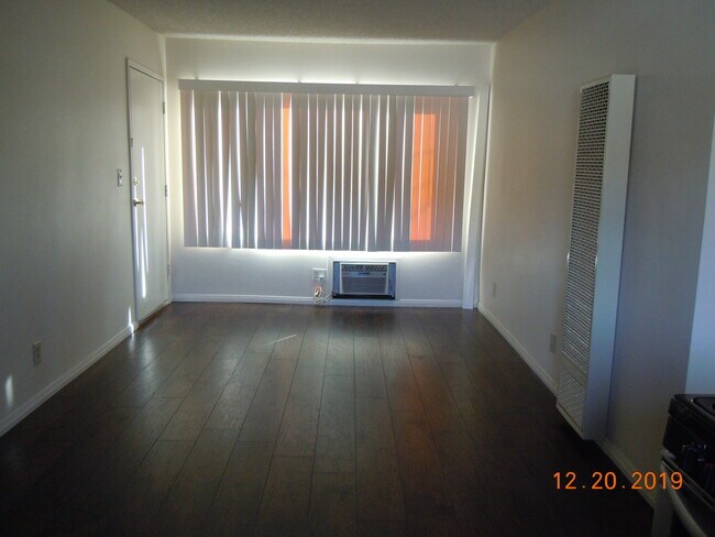 Foto del edificio - 1815 Landis St