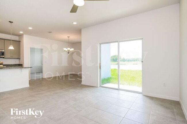 Foto del edificio - 3208 John Young Pkwy