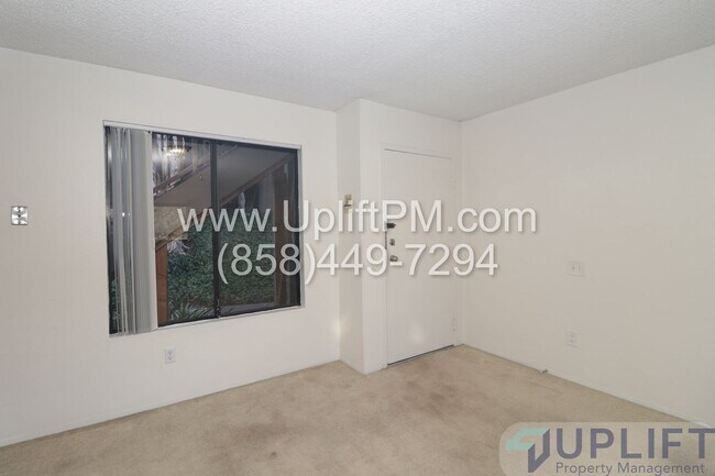Foto del edificio - Charming 1 Bed / 1 Bath Condo in Gated Community in a Prime Central Location