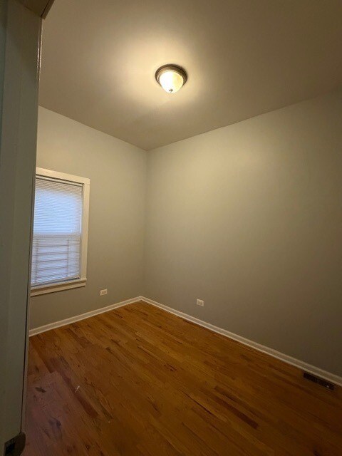 Foto del edificio - 3026 E 80th St