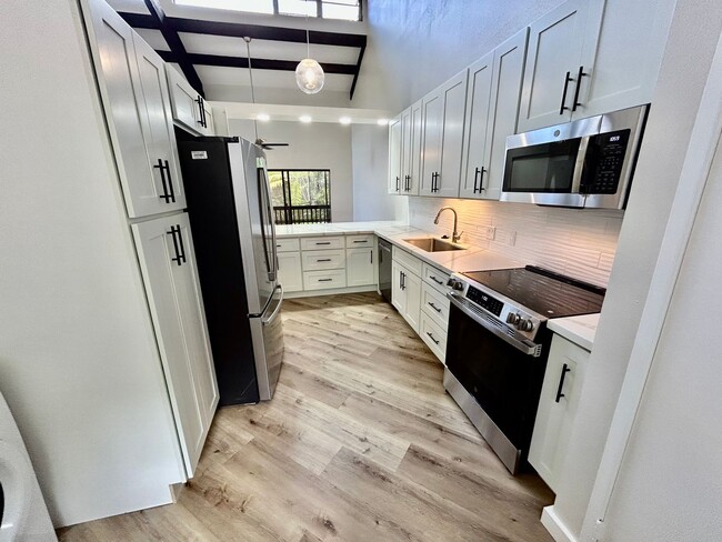 Building Photo - Kahala View Estates Townhouse 4/2.5, 2 Parking/Pool/Tennis